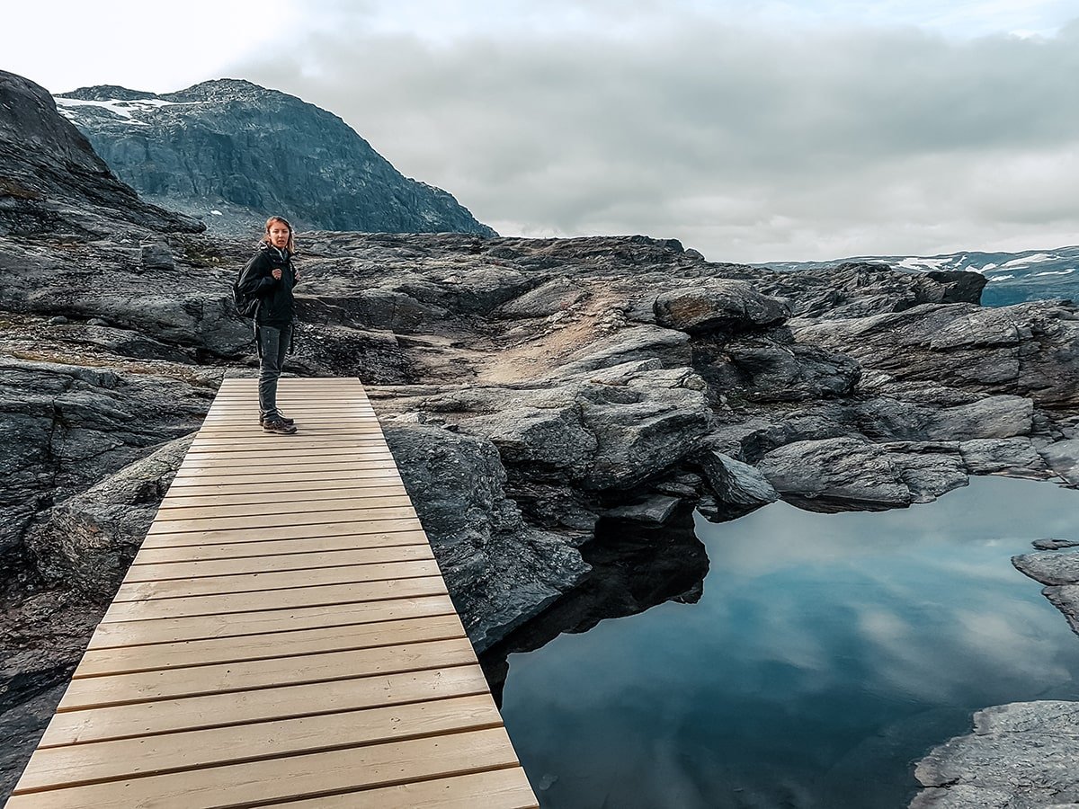 Hiking Trolltunga and enjoying the view