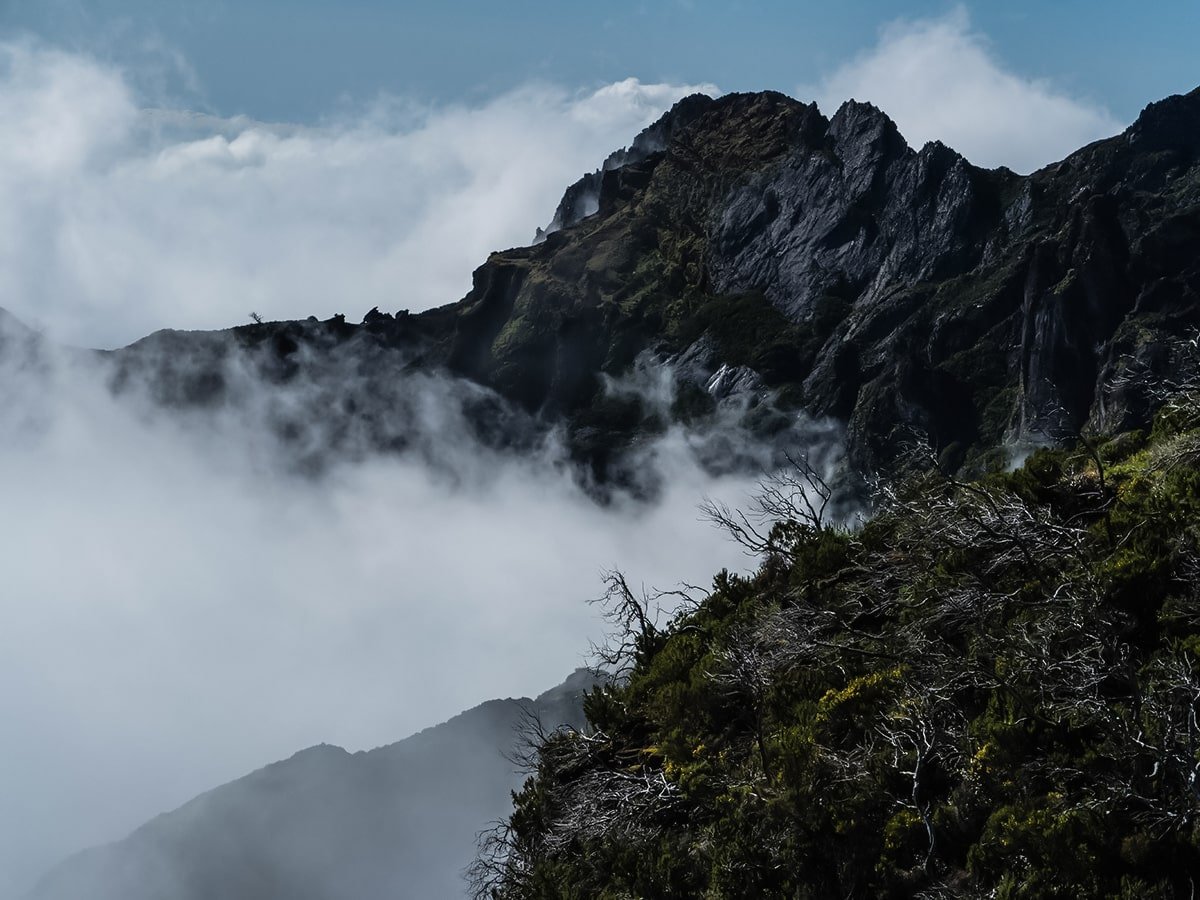 Clouds and mountains at Pico Ruivo trail