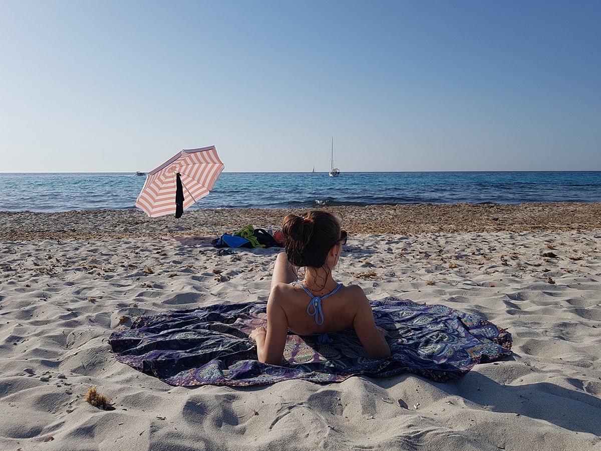 Relaxing at the Corsican beach