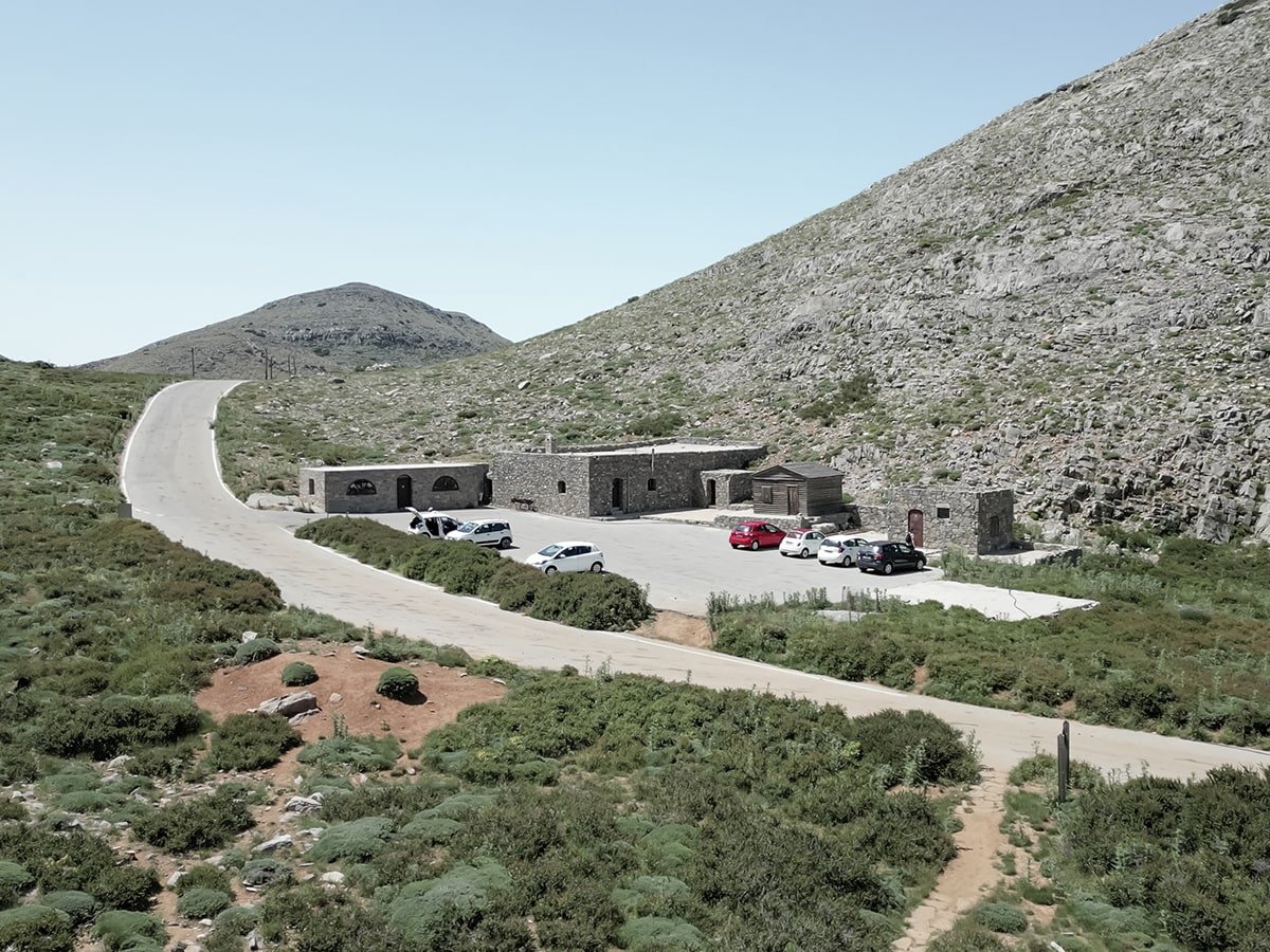 Mygero Refuge parking lot