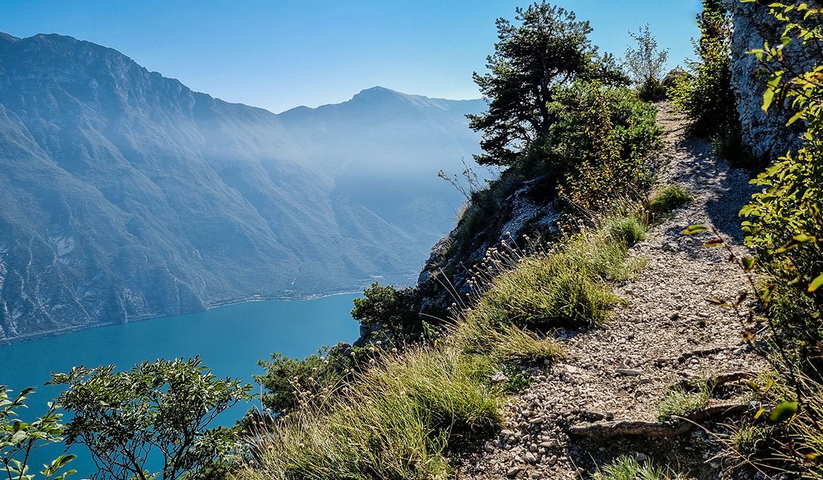 Picturesque Punta Larici Hike in Northern Italy