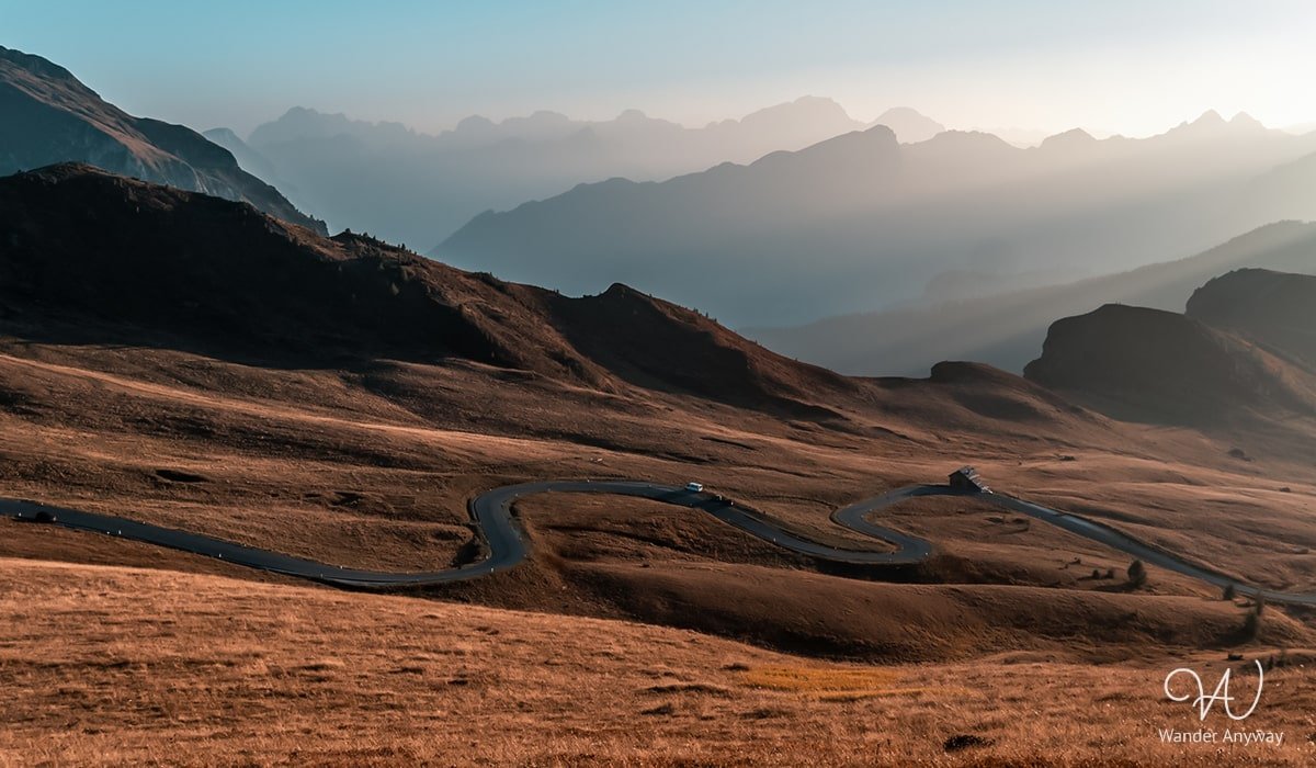Passo Giau: Stunning views of the Dolomite mountains on this iconic high-altitude pass.