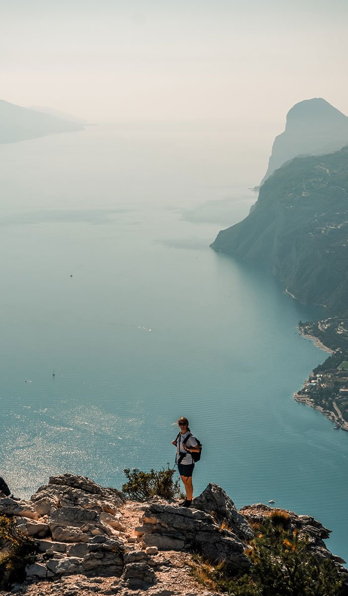 Trail to Punta Larici: Alpine Views in Italy