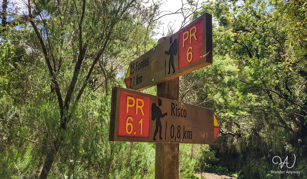 Trail sign marking PR6 and PR6.1 at the start of 25 Fontes and Risco hike